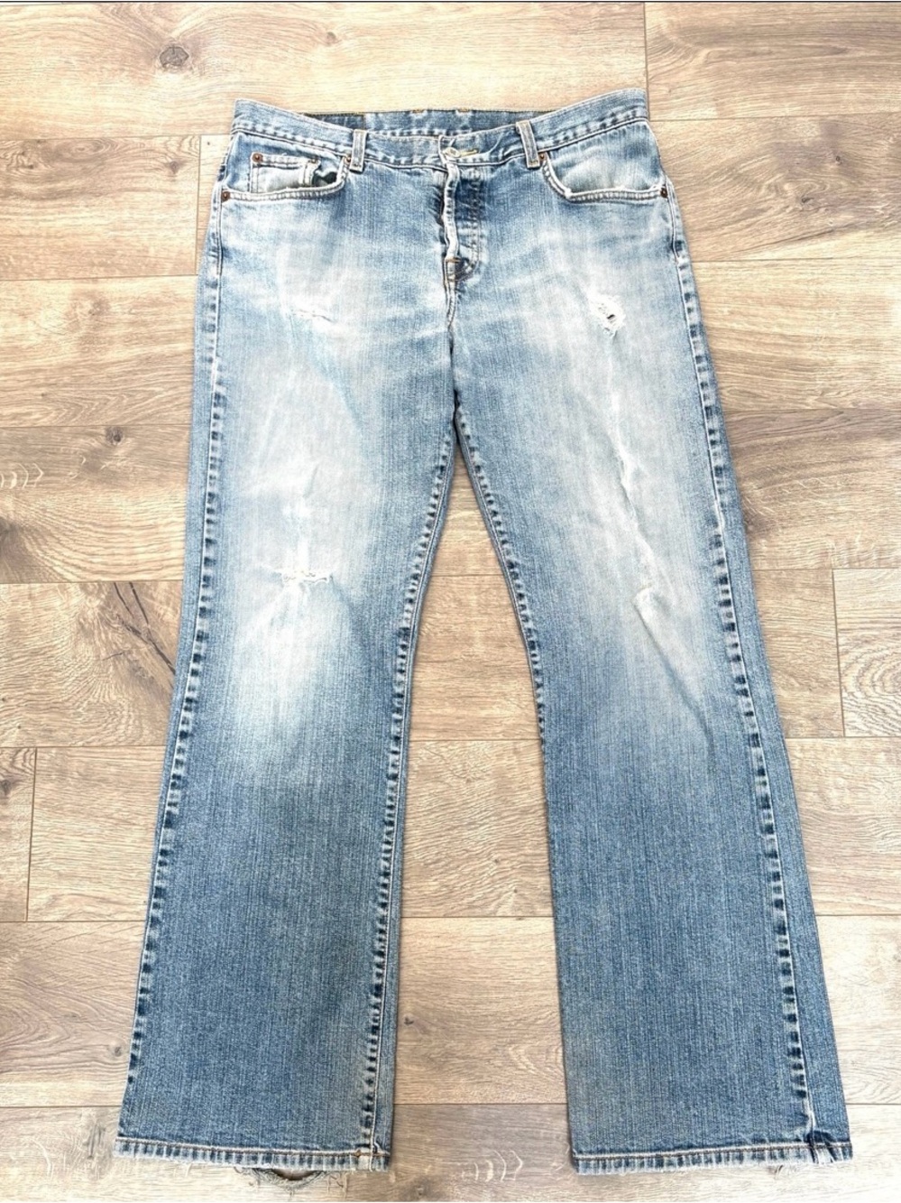 Lucky unisex Light Blue Distressed Relaxed Denim Jeans